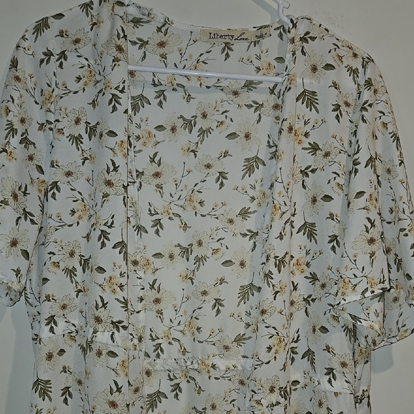 Liberty Love Flowing White and Green Floral Garment - Picture 4 of 7